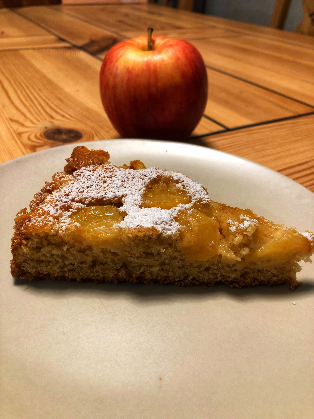 Gâteau moelleux aux pommes caramélisées