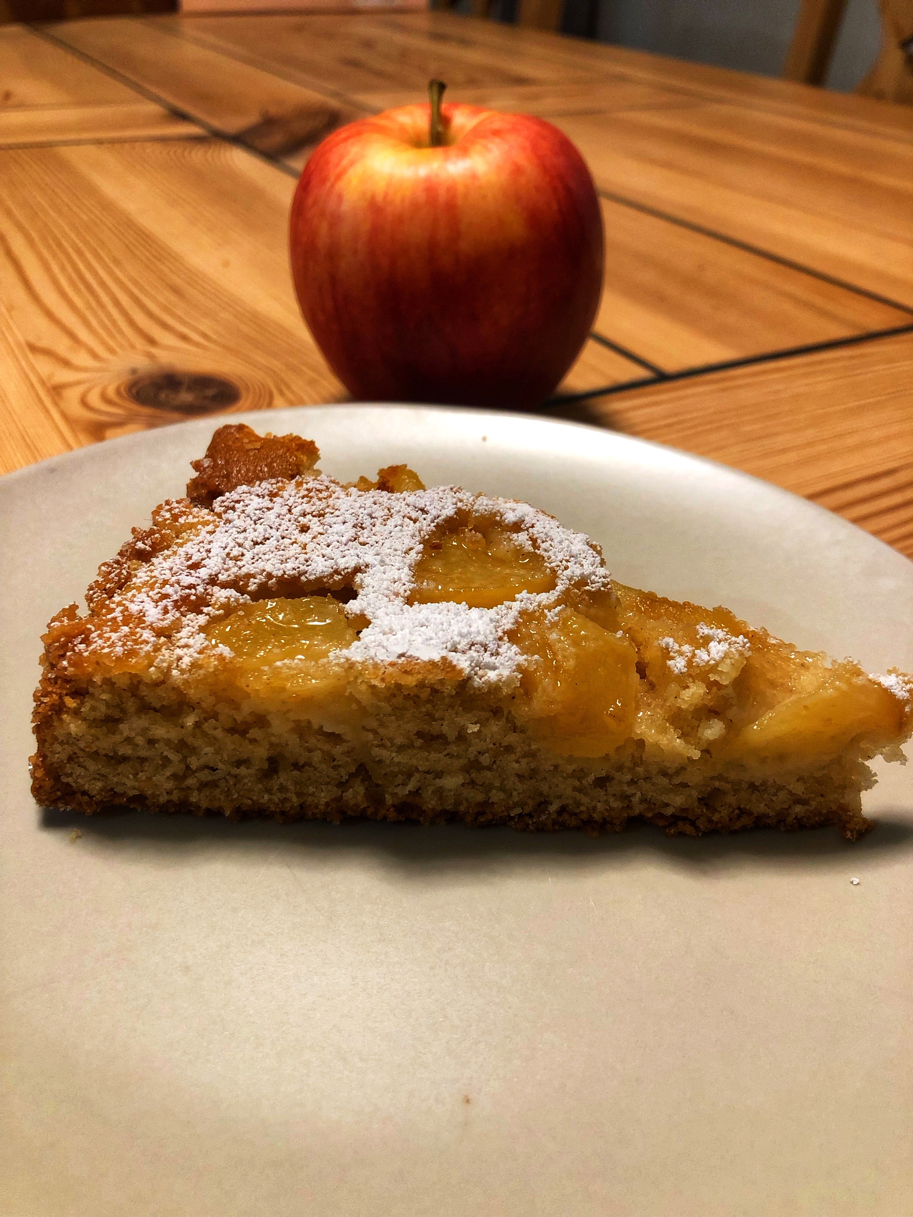 Gâteau moelleux aux pommes caramélisées